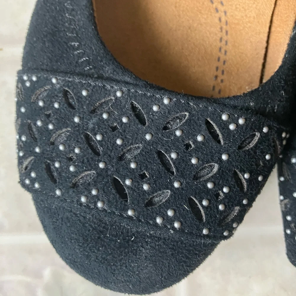 Naturesoul‎ Faux Suede Cutout Band with studs Toes flats comfort